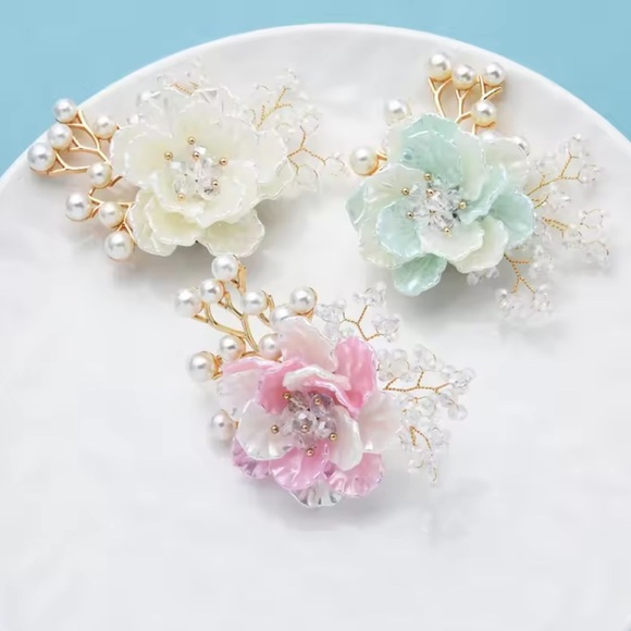 Betsey Johnson Elegant Blue Floral Pearl Brooch - Picture 6 of 7